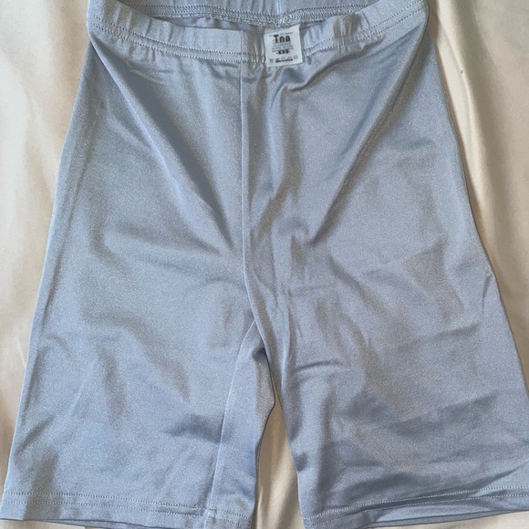 TNA silver biker shorts from Aritzia - Picture 3 of 4